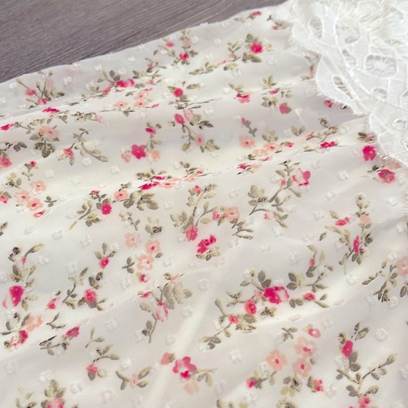 Short, Floral Dress Size Medium - Picture 3 of 5